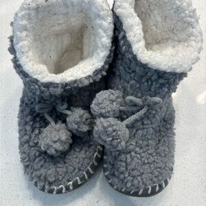 Sherpa Bootie slippers size 7/8